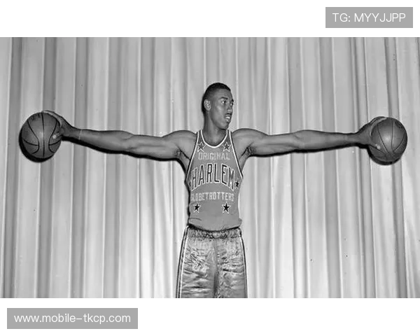 威尔特张伯伦：篮球传奇与时代印记的交织与永恒荣耀